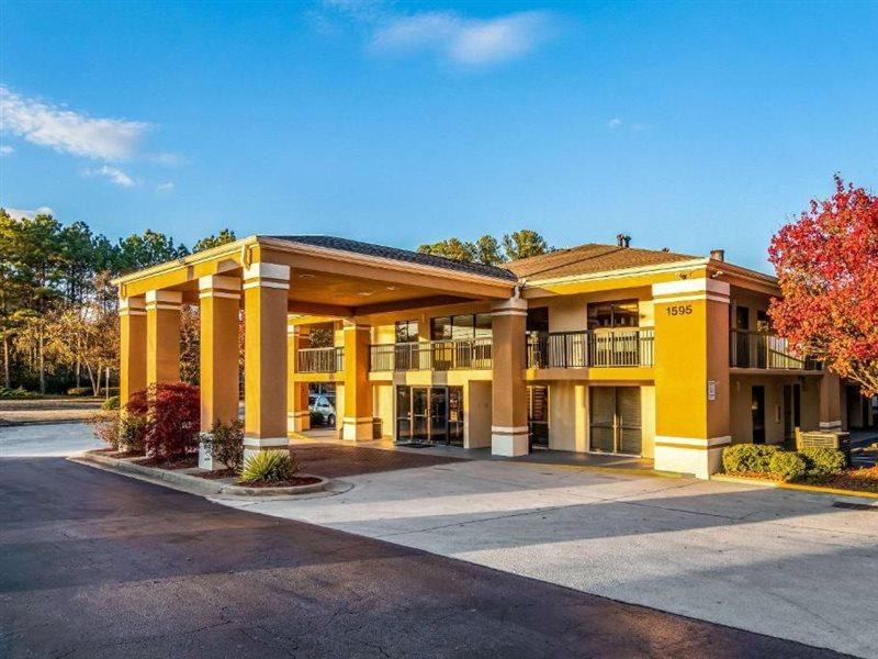 Quality Inn & Suites Atlanta Stone Mountain Exterior photo
