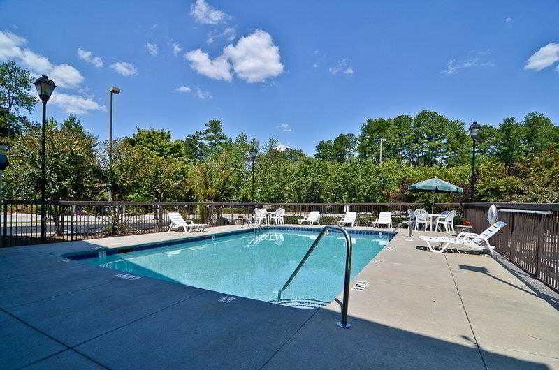 Quality Inn & Suites Atlanta Stone Mountain Exterior photo