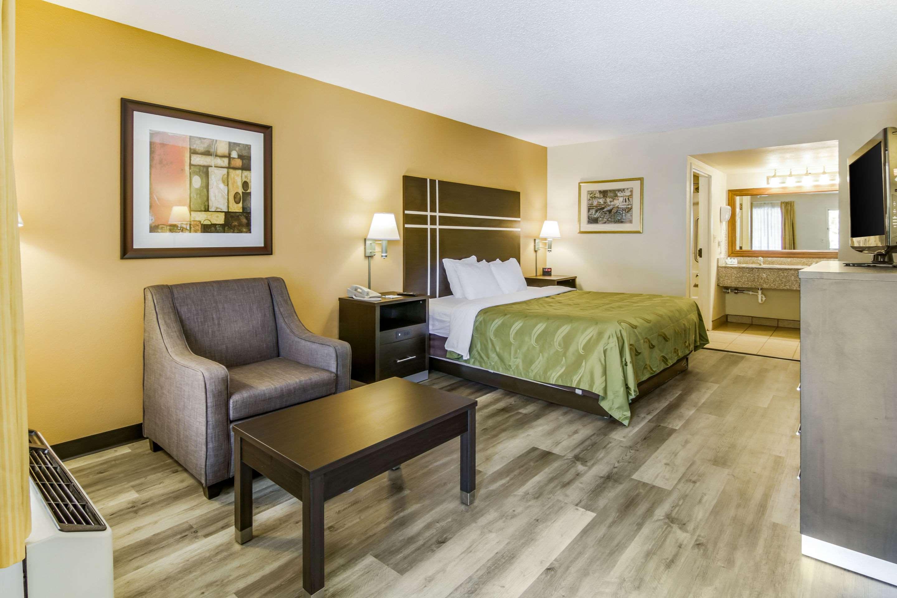 Quality Inn & Suites Atlanta Stone Mountain Exterior photo