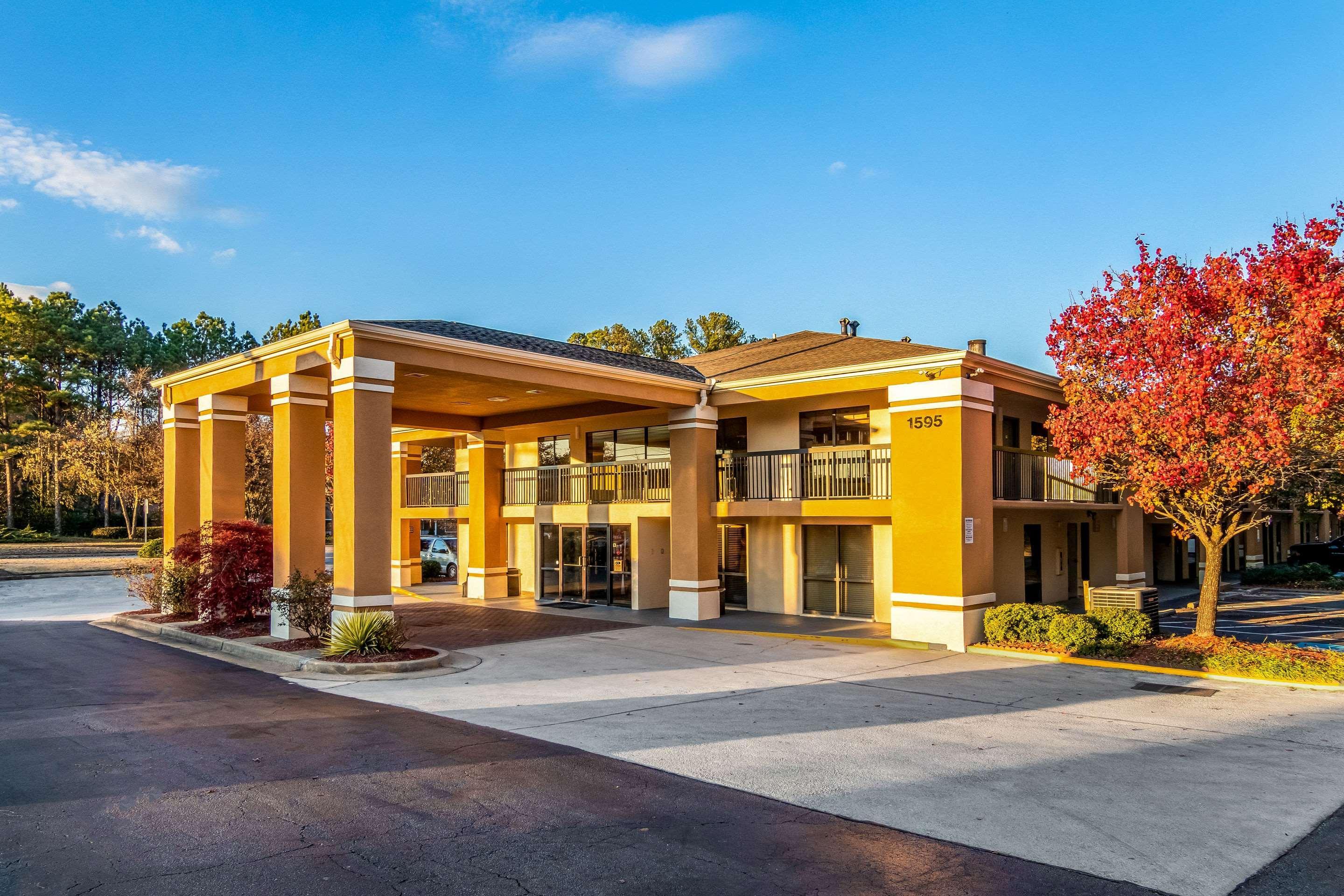 Quality Inn & Suites Atlanta Stone Mountain Exterior photo