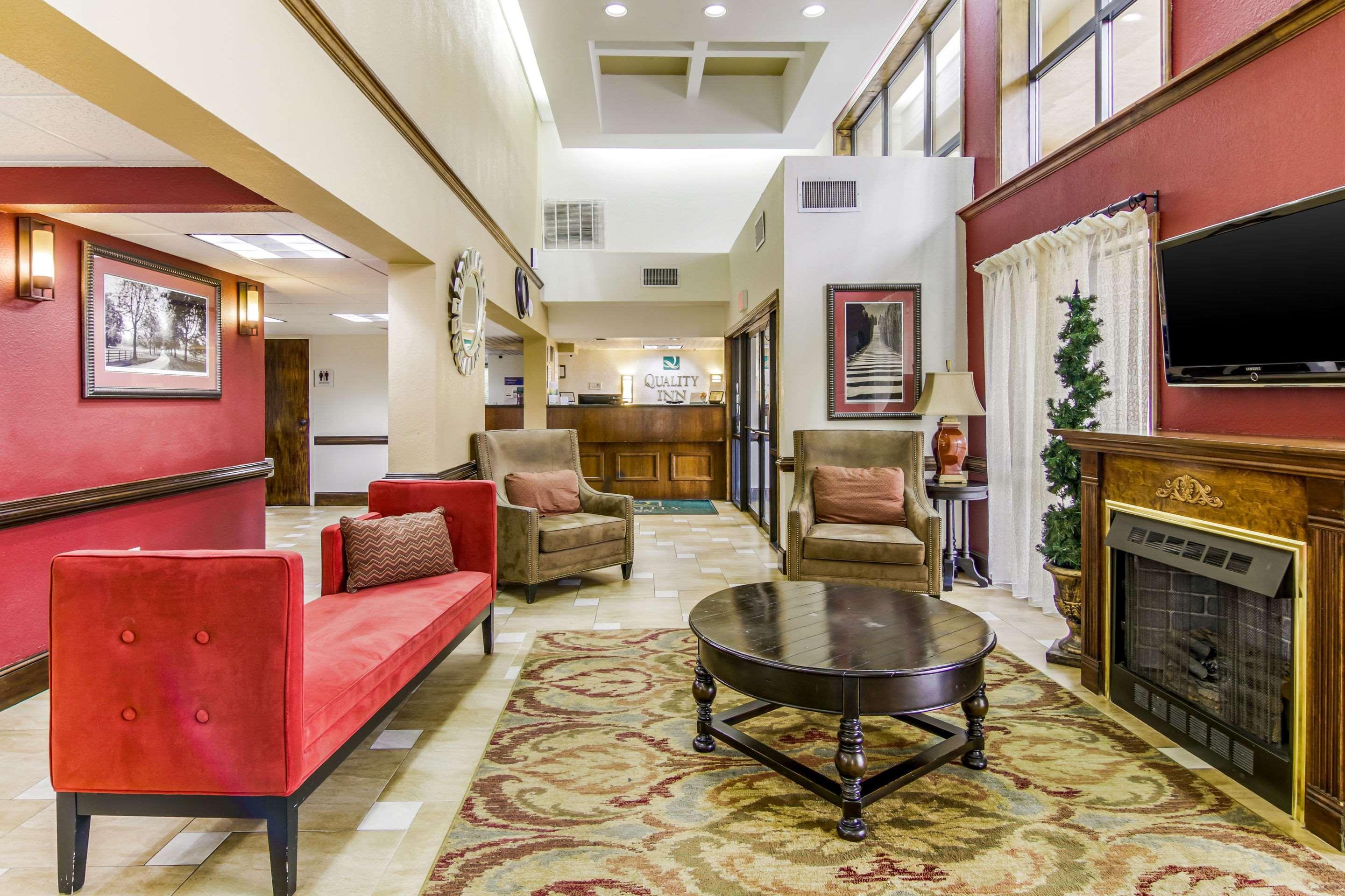 Quality Inn & Suites Atlanta Stone Mountain Exterior photo