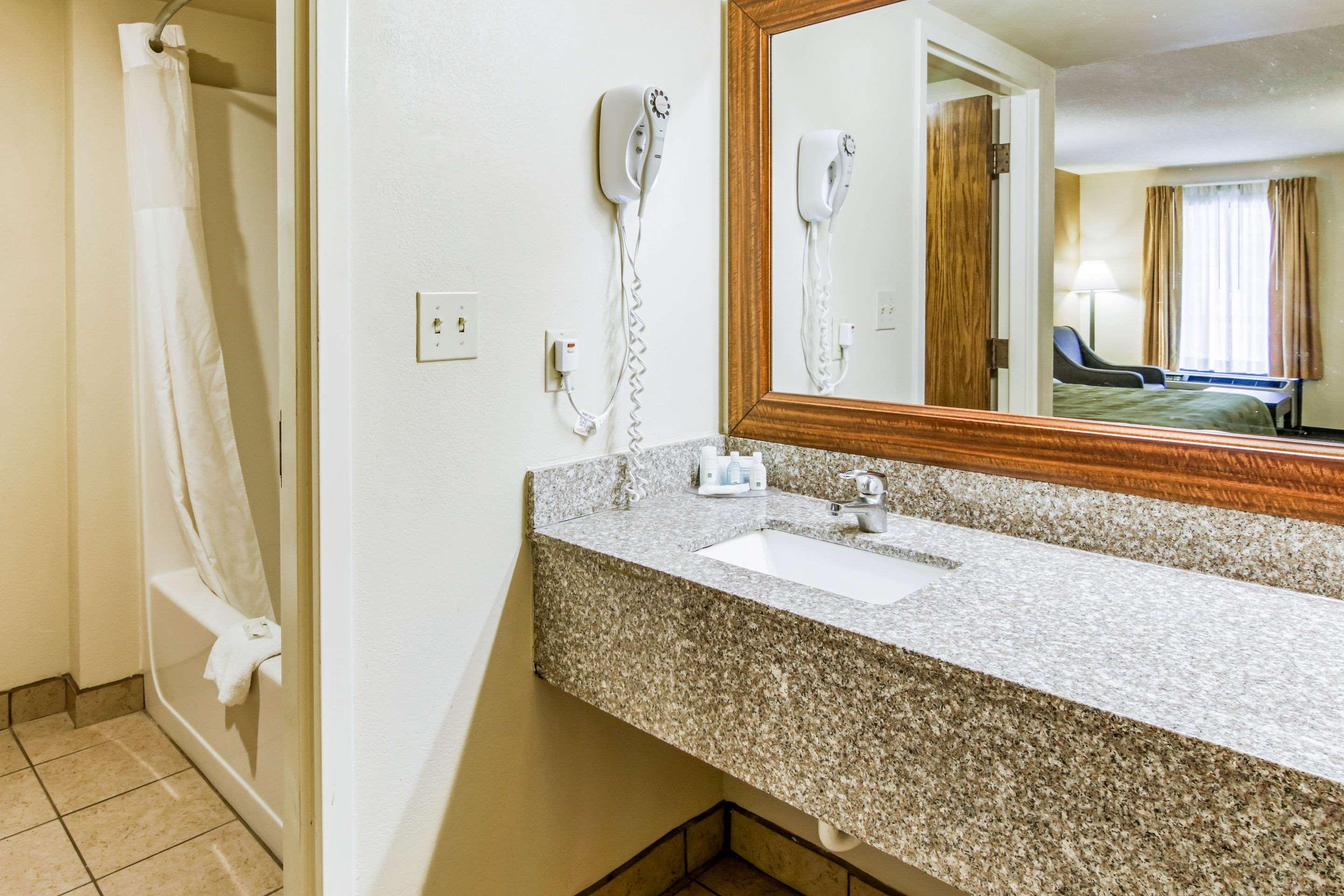 Quality Inn & Suites Atlanta Stone Mountain Exterior photo
