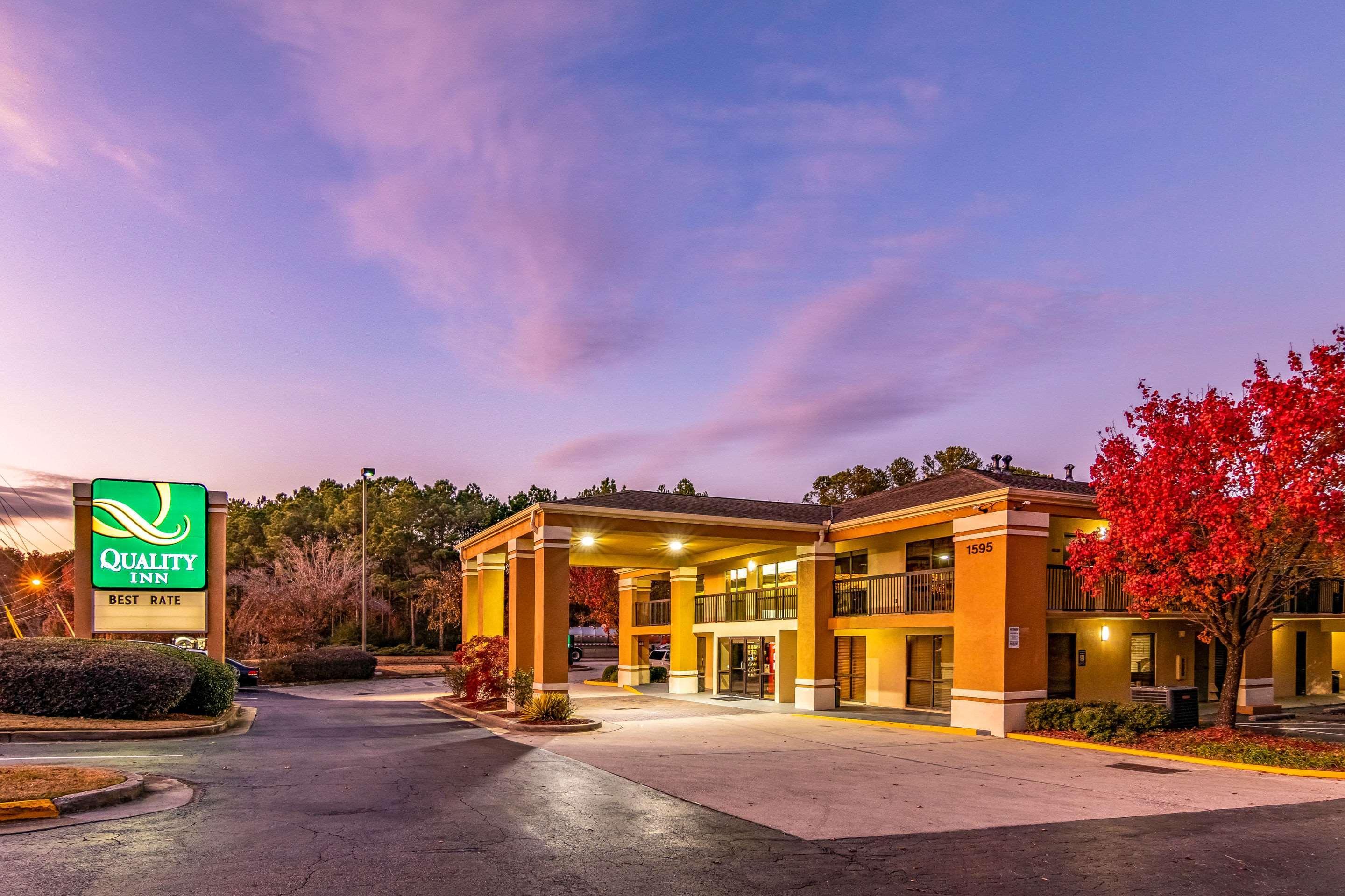 Quality Inn & Suites Atlanta Stone Mountain Exterior photo