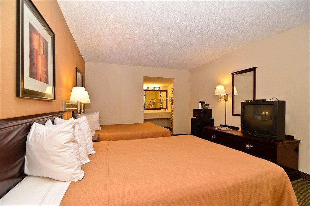 Quality Inn & Suites Atlanta Stone Mountain Room photo