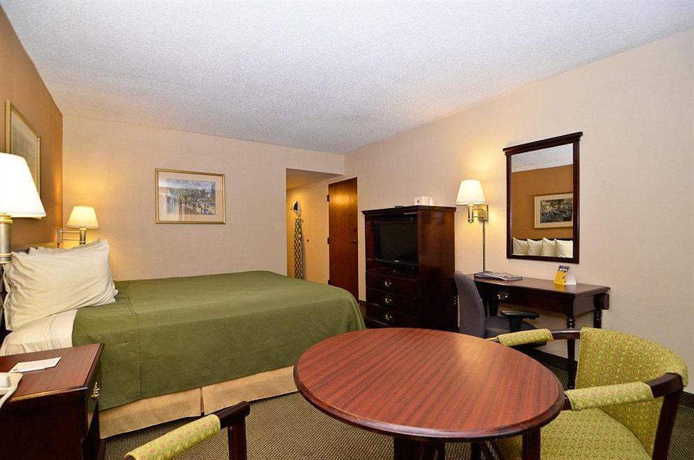 Quality Inn & Suites Atlanta Stone Mountain Room photo