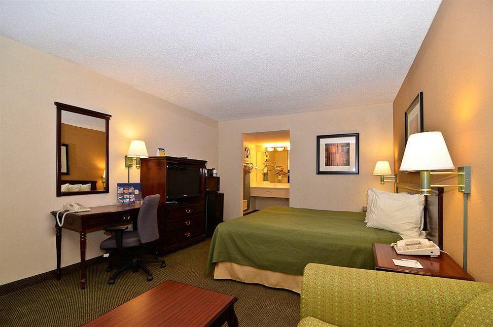 Quality Inn & Suites Atlanta Stone Mountain Exterior photo