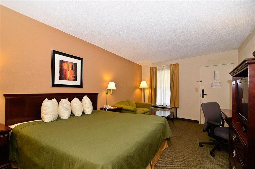 Quality Inn & Suites Atlanta Stone Mountain Exterior photo