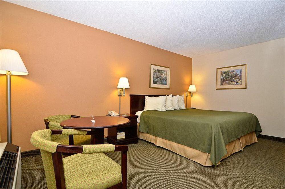 Quality Inn & Suites Atlanta Stone Mountain Exterior photo