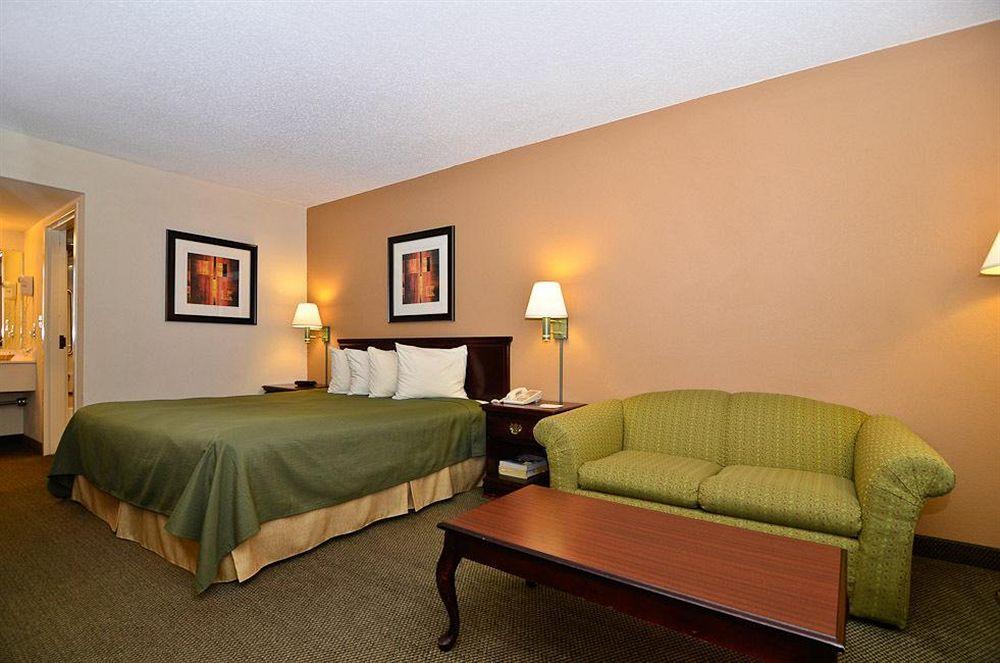 Quality Inn & Suites Atlanta Stone Mountain Exterior photo