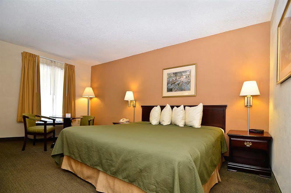 Quality Inn & Suites Atlanta Stone Mountain Exterior photo